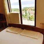 Anna * Pinezići