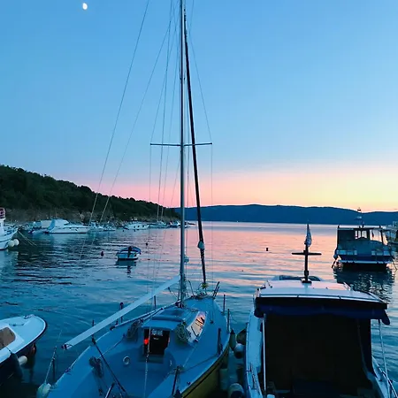 Anna *