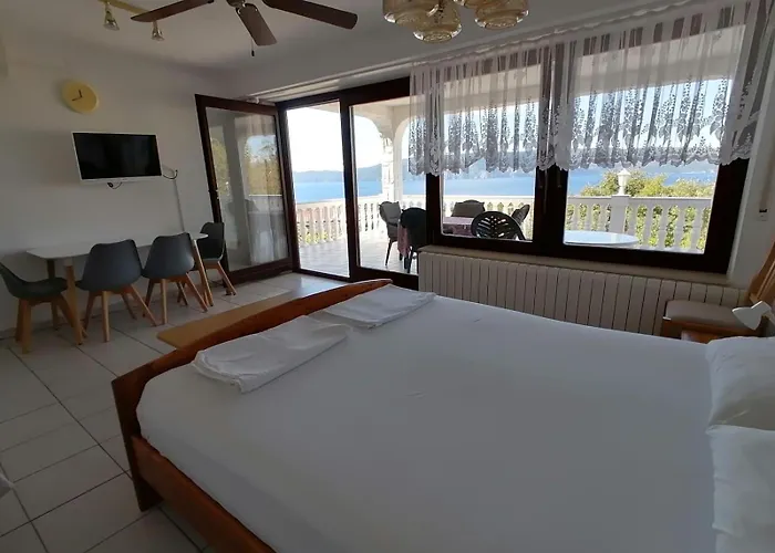 Anna Apartman *