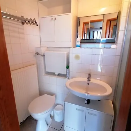 Anna アパート Pinezići