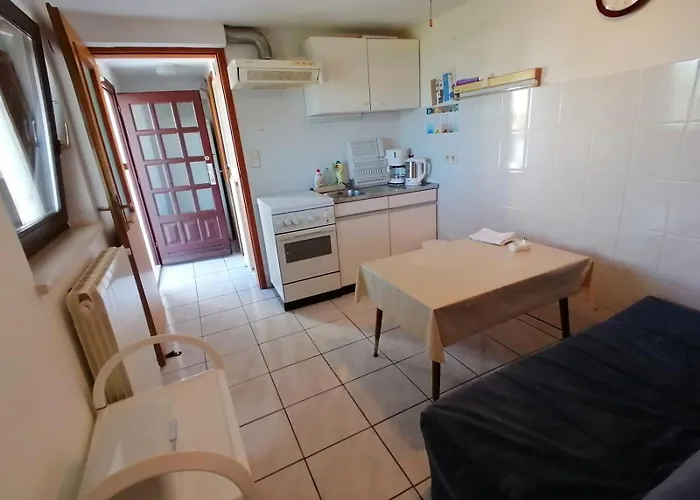 Anna Apartament Pinezići